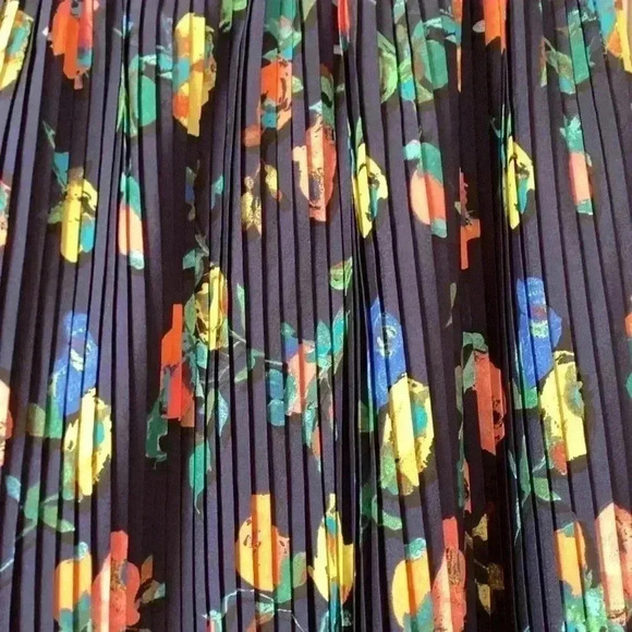 Merona Navy Blue Floral Flowy  Pleated Skirt Size Medium multi colored - Picture 4 of 6